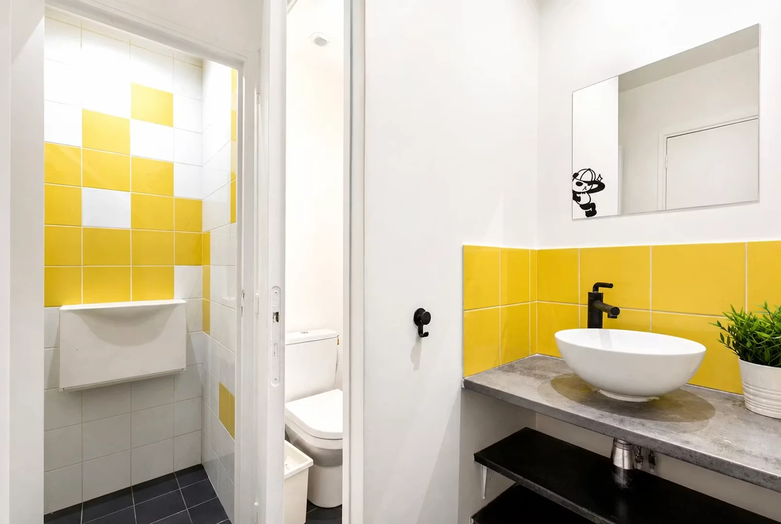 Student-friendly room in with modern amenities