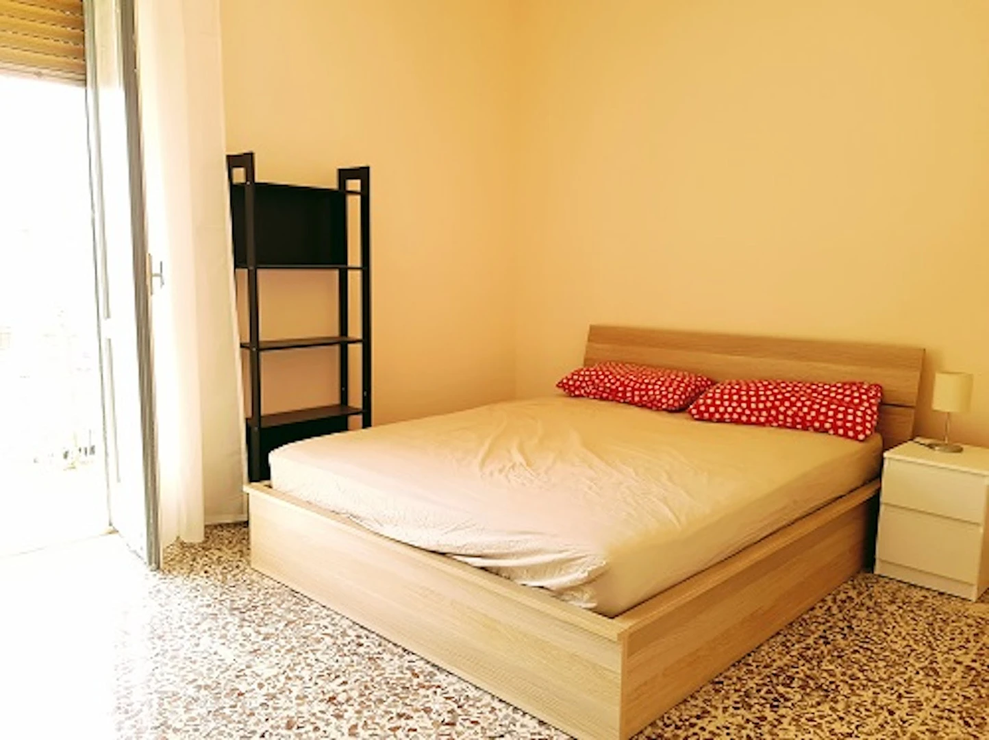 Bright private room in Catania