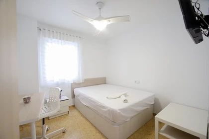 Helles Privatzimmer in Valencia