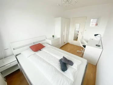 Renting rooms by the month in Wien