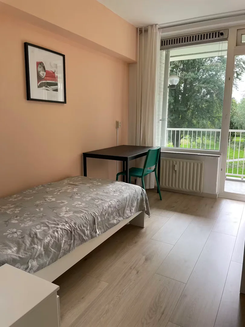 Habitación estudiantil económica cerca del campus en