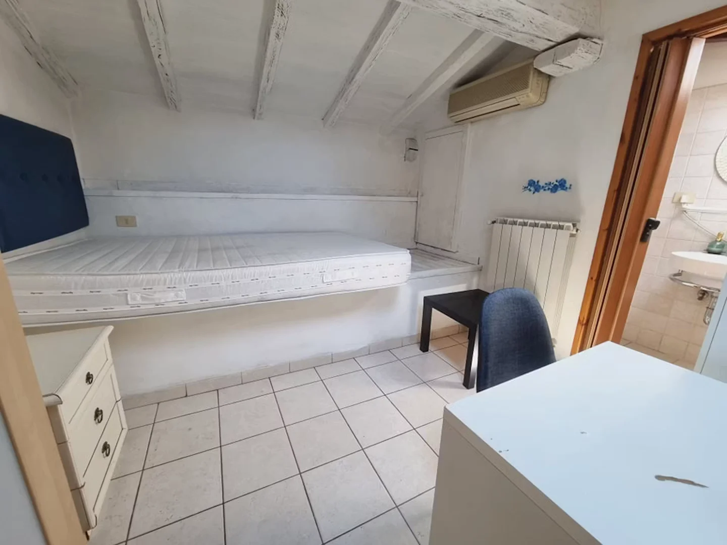 Ekonomiczny pokój studencki z dogodną lokalizacją w 