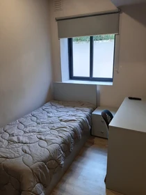 Cheap private room in Porto