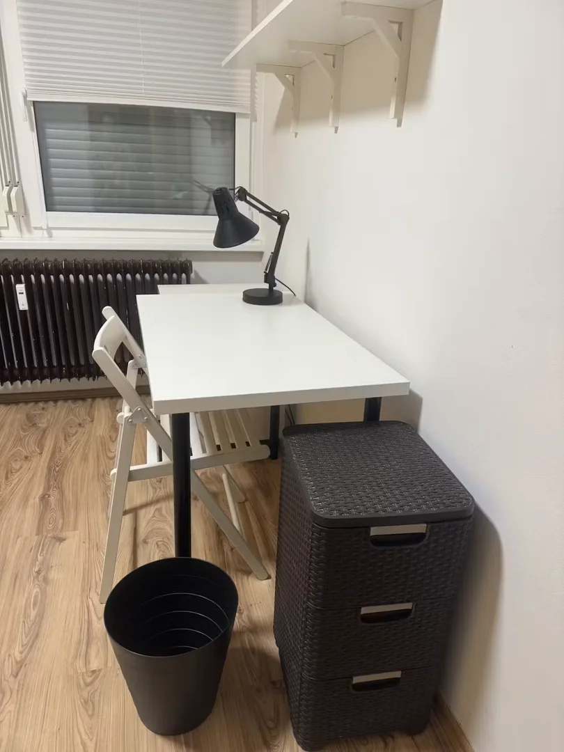 Bezahlbares Zimmer für Studenten mit ausreichender Beleuchtung in 