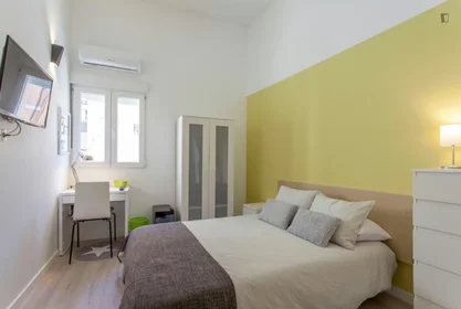 Chambre à louer avec lit double {area}