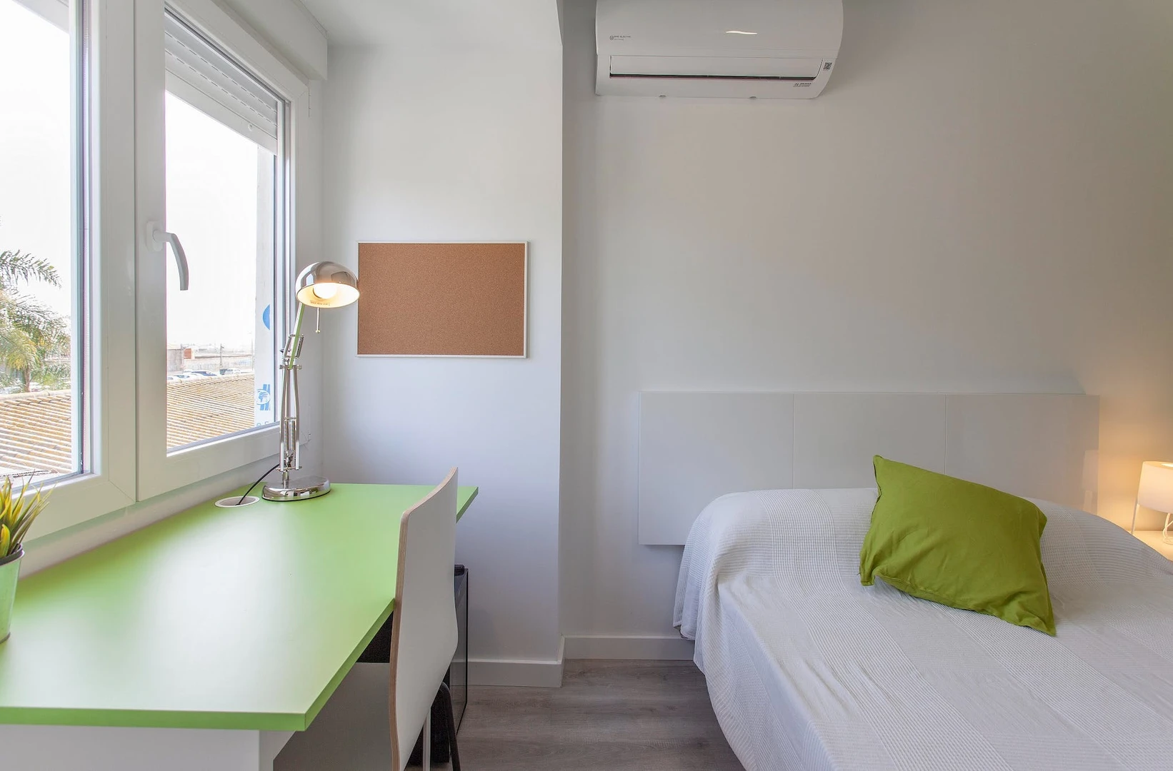 Bright private room in Burjassot