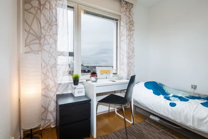 Quarto para alugar com cama de casal em Helsinki