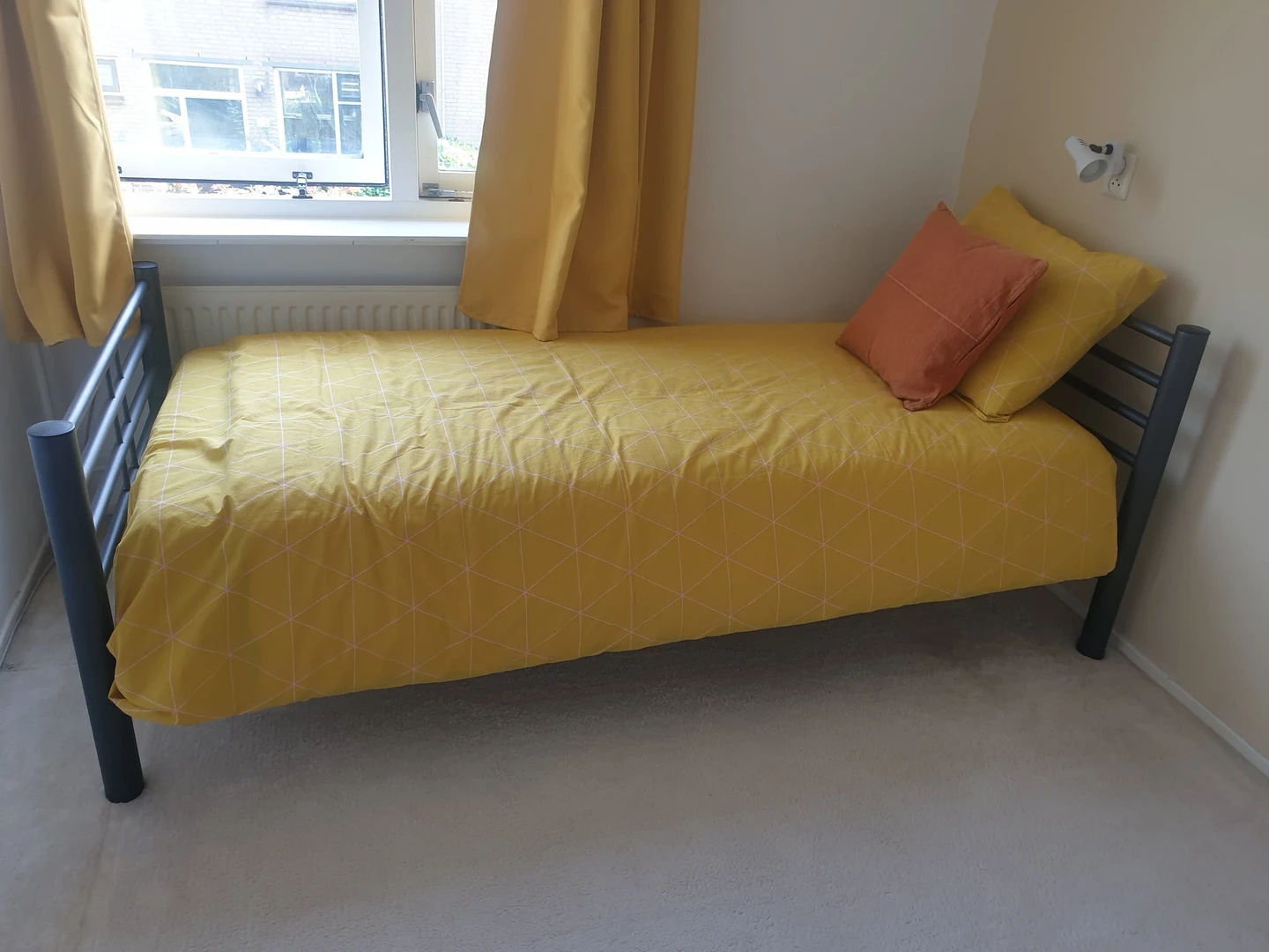 Cheap private room in rotterdam