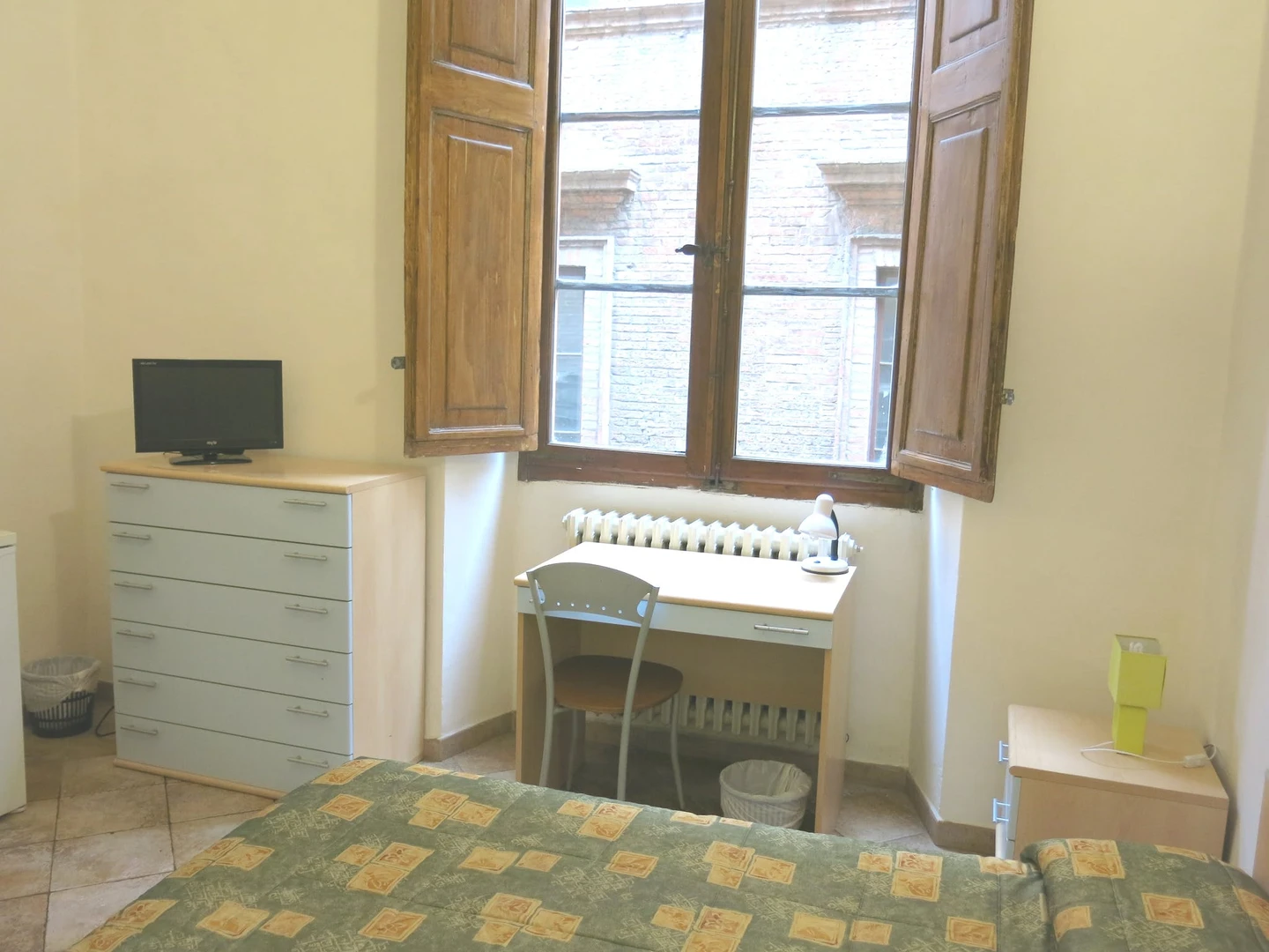 Luminosa stanza condivisa in affitto a Siena