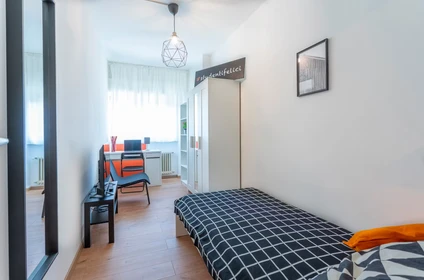 Room for rent with double bed Udine