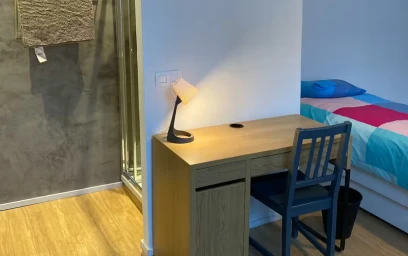 Private room at Rue Dupont, Quartier Brabant, image 3 of 10