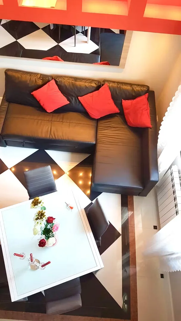 Quarto de estudante confortável e espaçoso em 