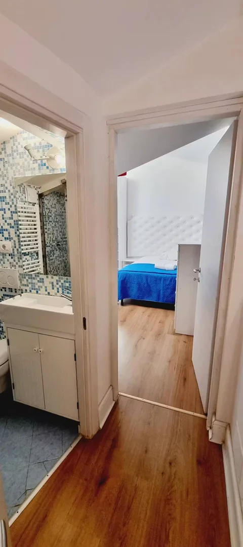 Quarto de estudante económico perto do campus em 