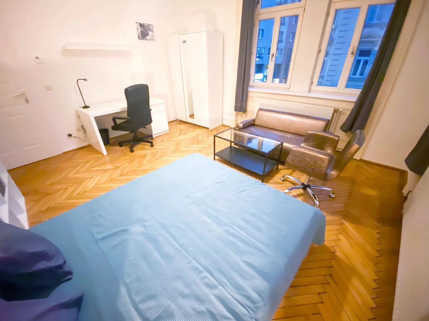 Funktionelles Studentenzimmer perfekt zum Studieren in 