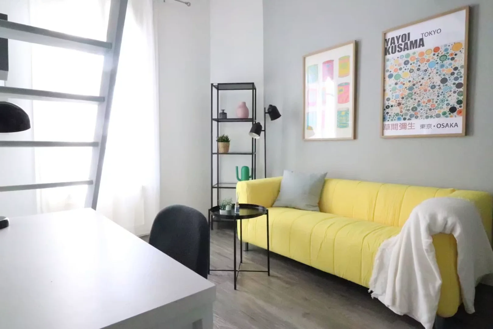 Bright and airy student room with easy university access in 