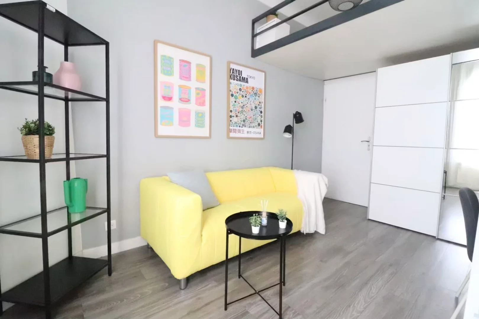 Bright and airy student room with easy university access in 