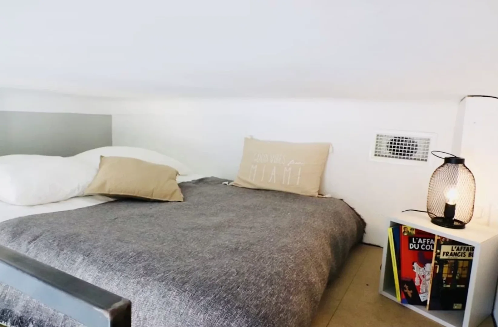 Quarto de estudante económico perto do campus em 