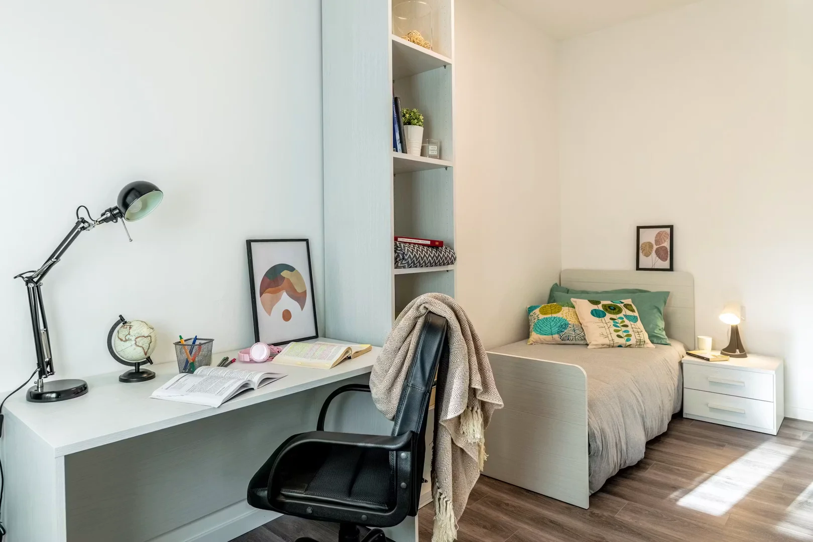 Student-friendly room in  with modern amenities