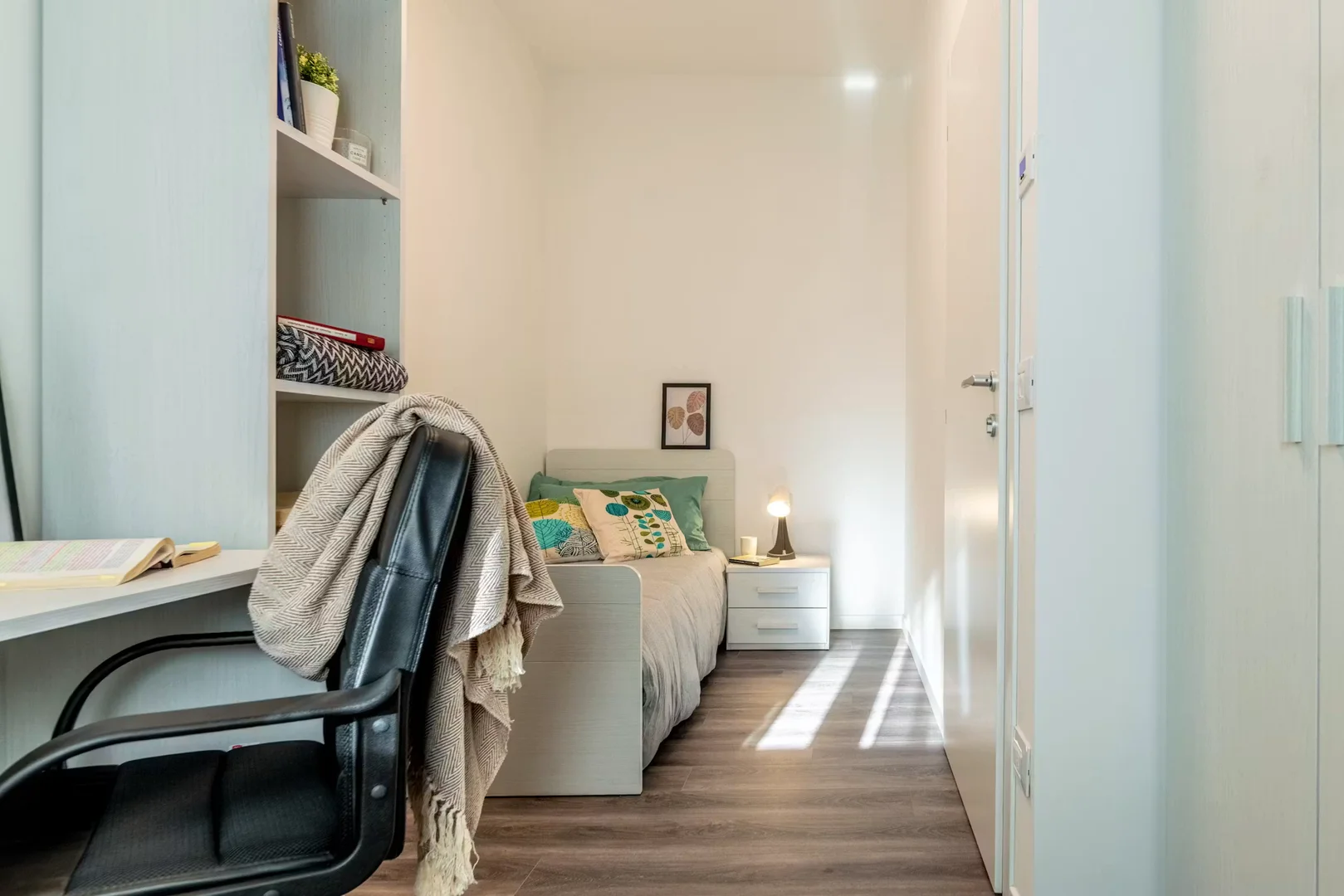Budget-friendly student room close to campus in 