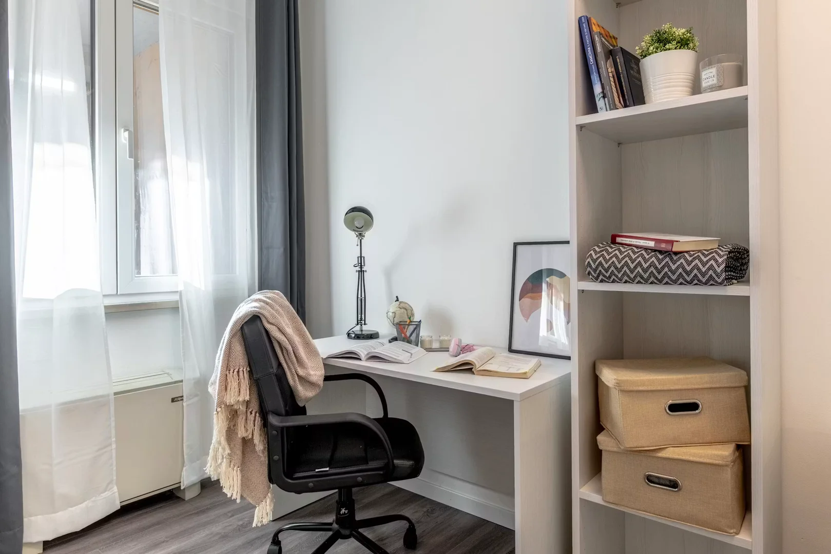 Comfortable and spacious student room in 