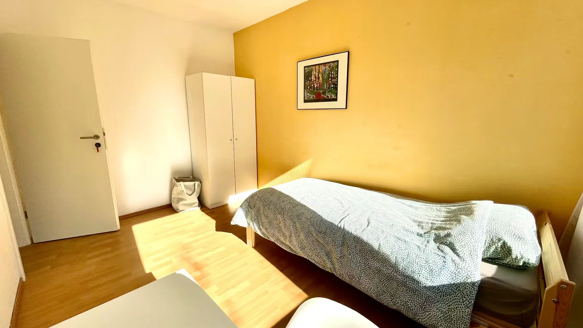 Habitación estudiantil económica cerca del campus en 