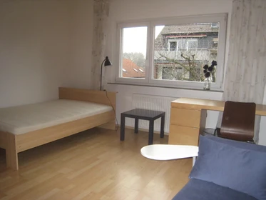 Pokój do wynajęcia z podwójnym łóżkiem w Eschborn