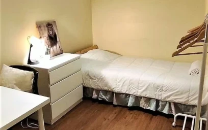 Chambre à louer avec lit double {area}