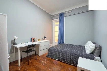 Chambre à louer dans un appartement en colocation à Lisboa