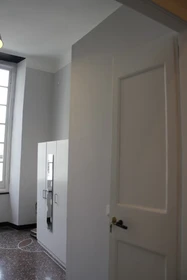 Cheap private room in Genova