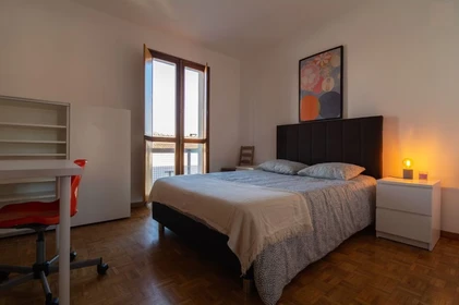 Room for rent in a shared flat in Porto