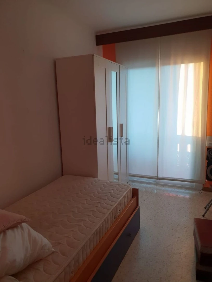 Terrassa de çift kişilik yataklı kiralık oda