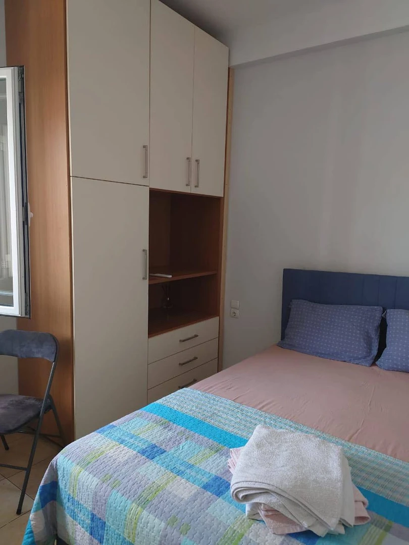 Habitación privada barata en Atenas