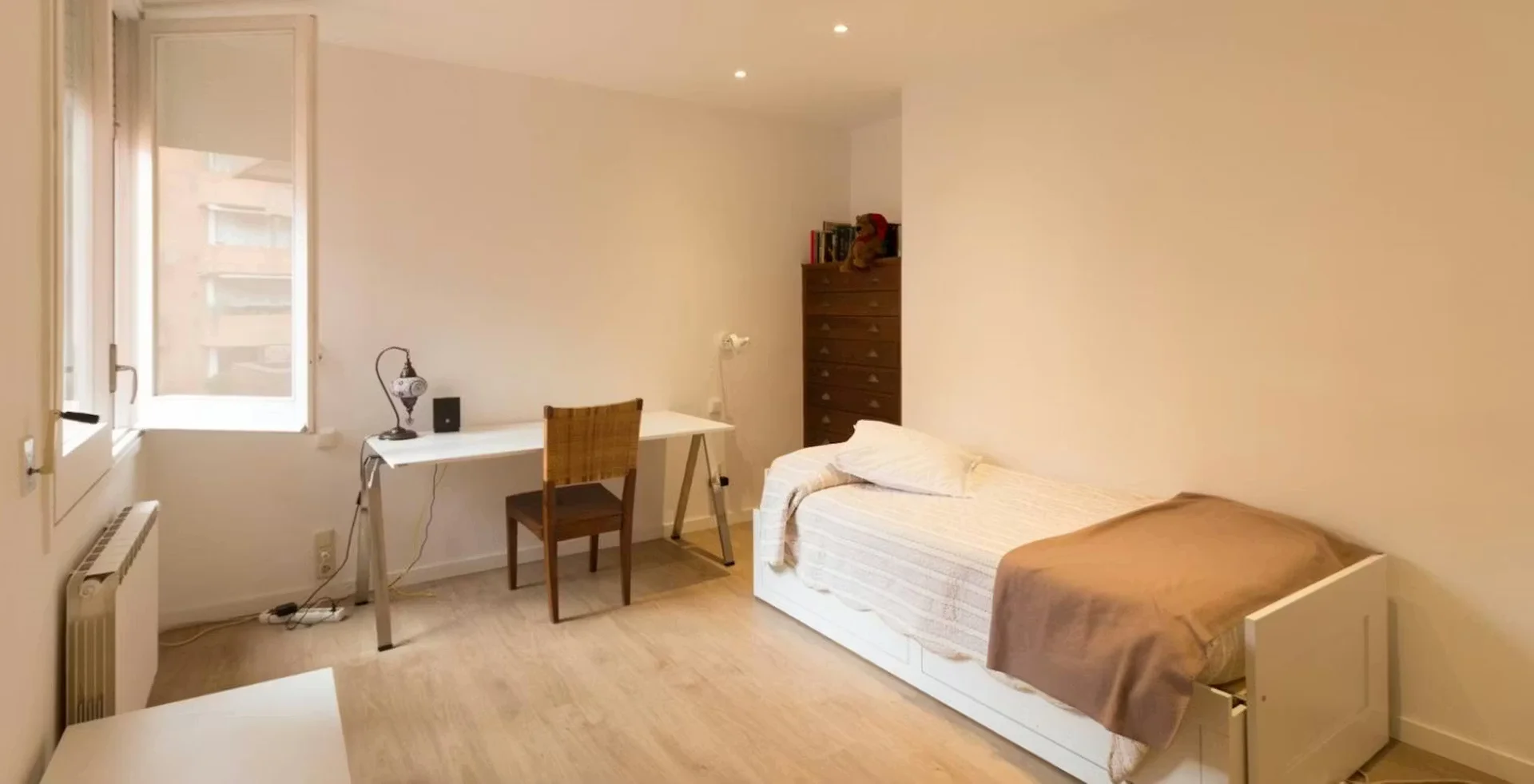 Habitación para estudiantes en  con área de estudio y facilidades compartidas