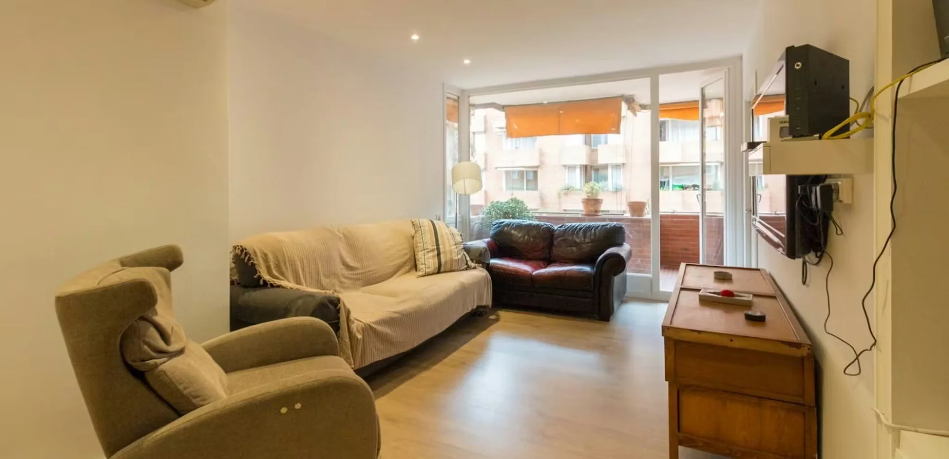 Habitación estudiantil económica con ubicación conveniente en 