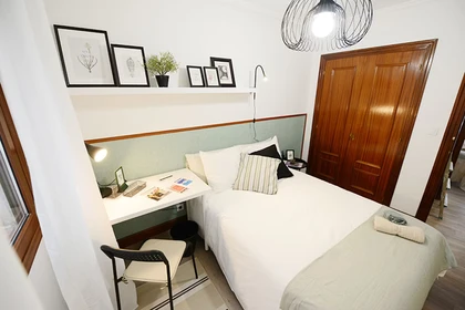 Quarto para alugar com cama de casal em Bilbao