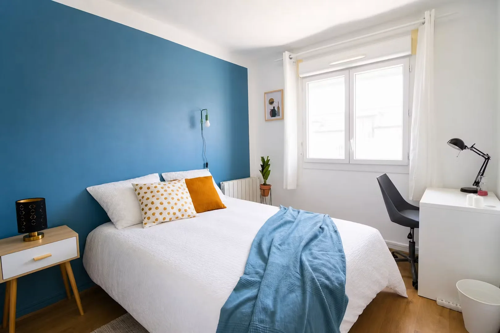 Chambre confortable pour étudiants disponible dans 