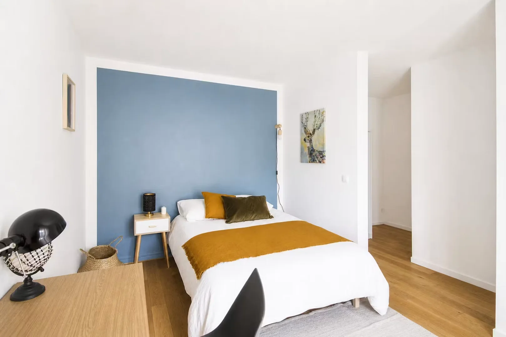 Habitación estudiantil luminosa y aireada con fácil acceso a la universidad en 