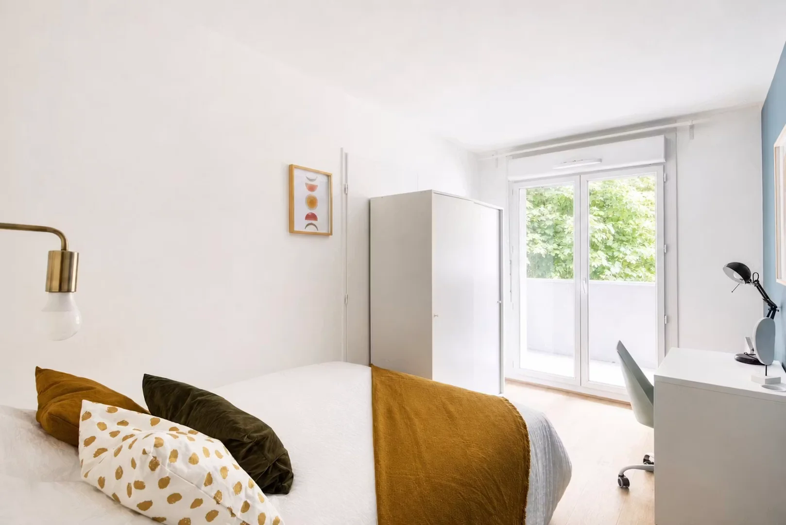 Quarto de estudante económico com localização conveniente em 