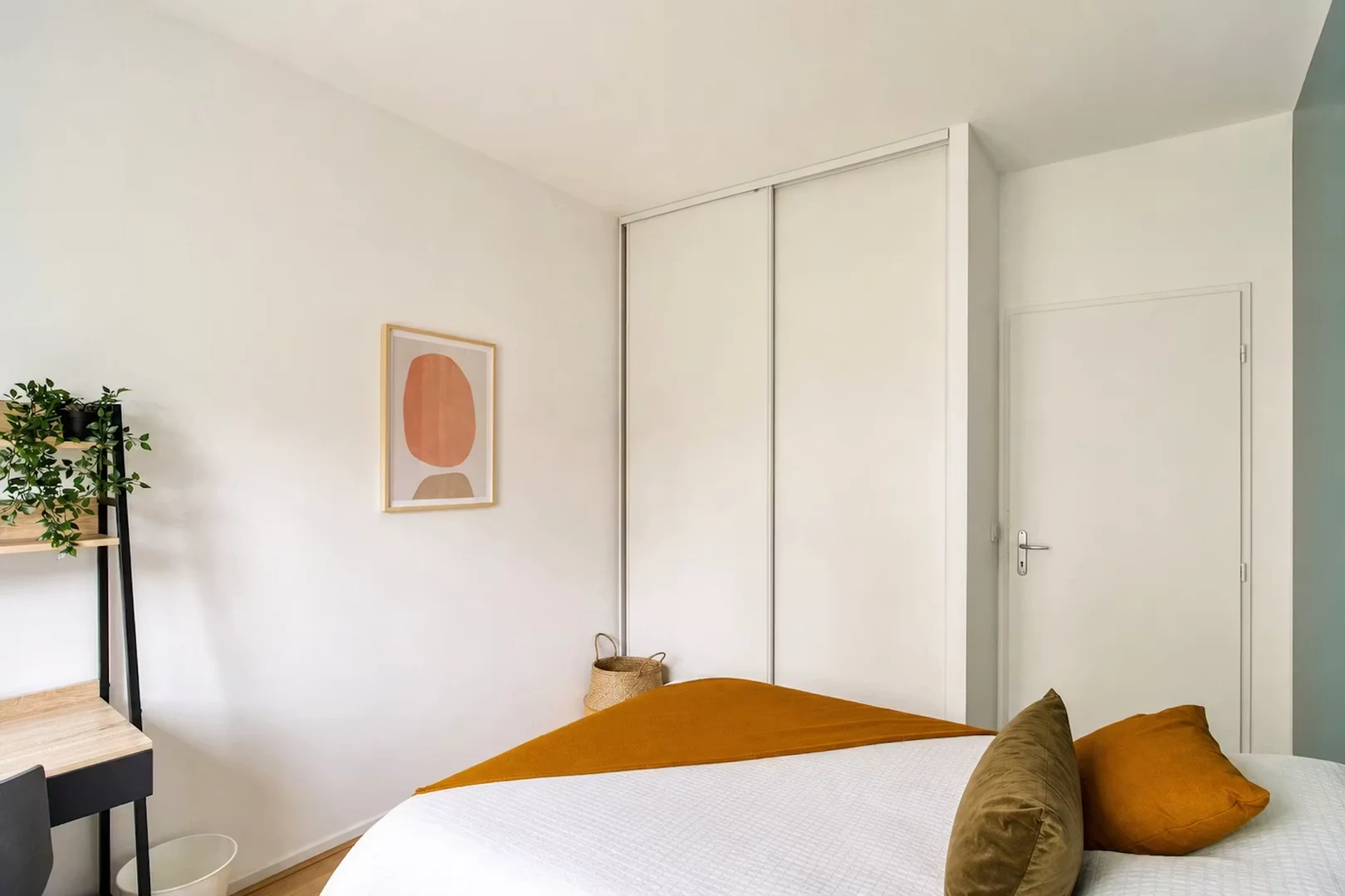 Room for rent in student apartment in , fully furnished