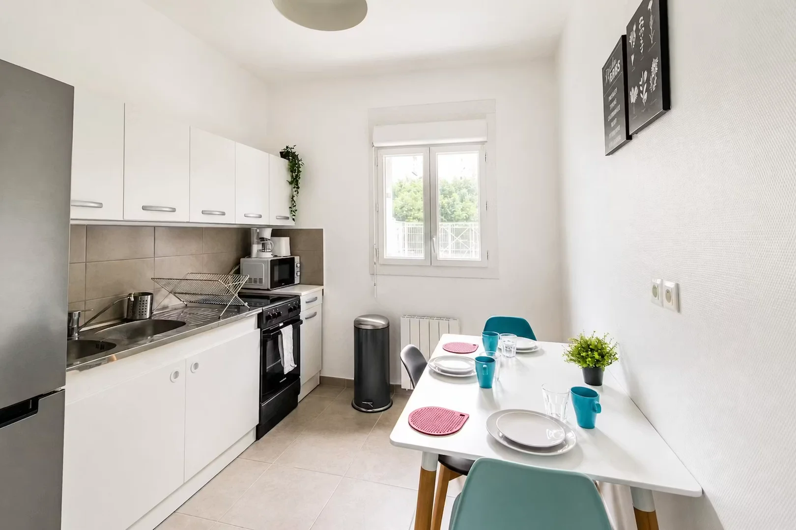 Economical student room with convenient location in 