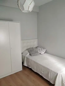 Habitación privada muy luminosa en Leganes