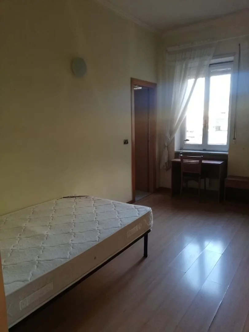 Functional student room perfect for studying in 