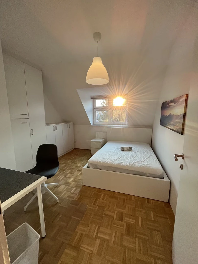 Pokój do wynajęcia z podwójnym łóżkiem w Linz