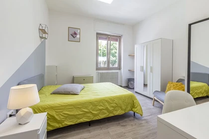 Habitación privada muy luminosa en Sassari