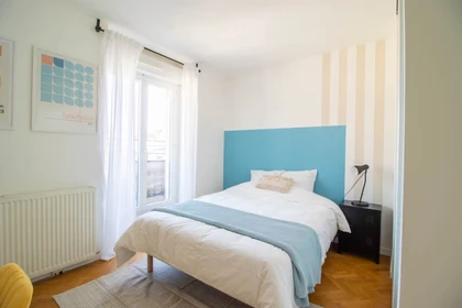 Quarto para alugar com cama de casal em Saint-denis