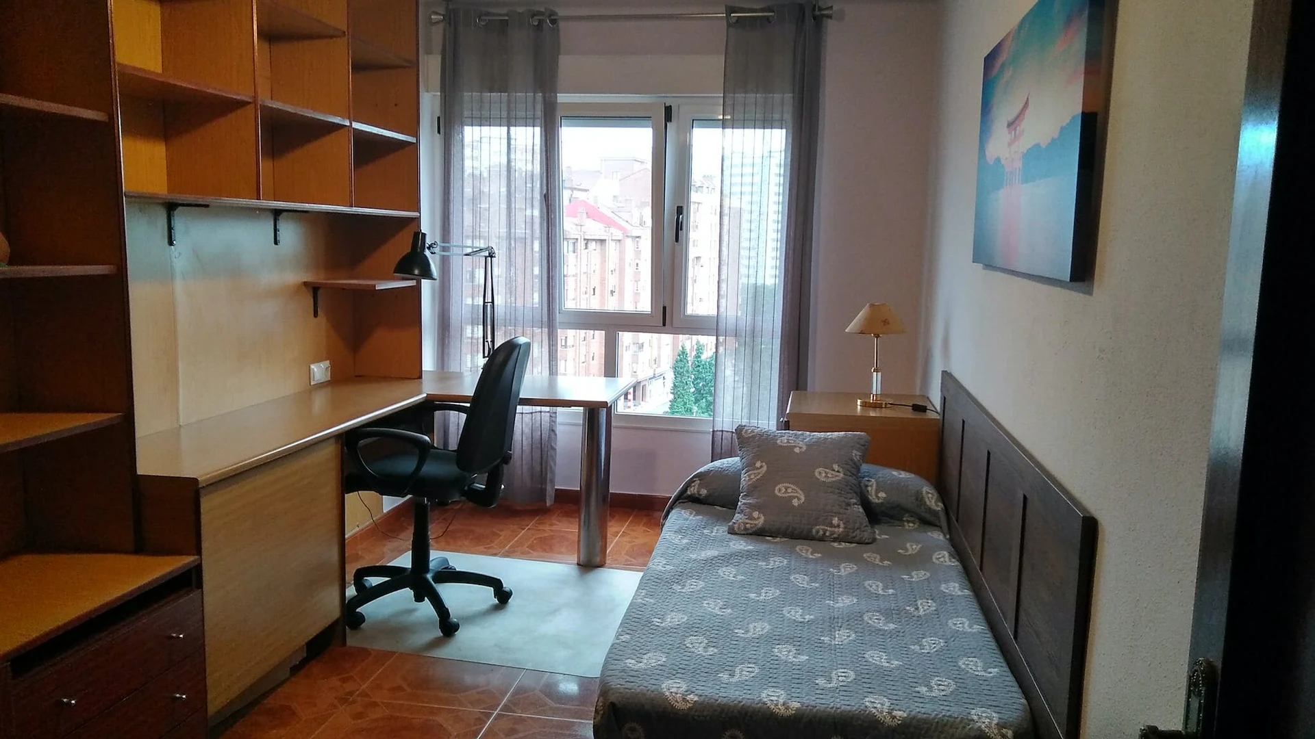 Gijón de ortak bir dairede kiralık oda
