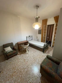 Alquiler de habitación en piso compartido en Napoli