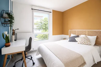 Private room at Cours Émile Zola, , image 1 of 10