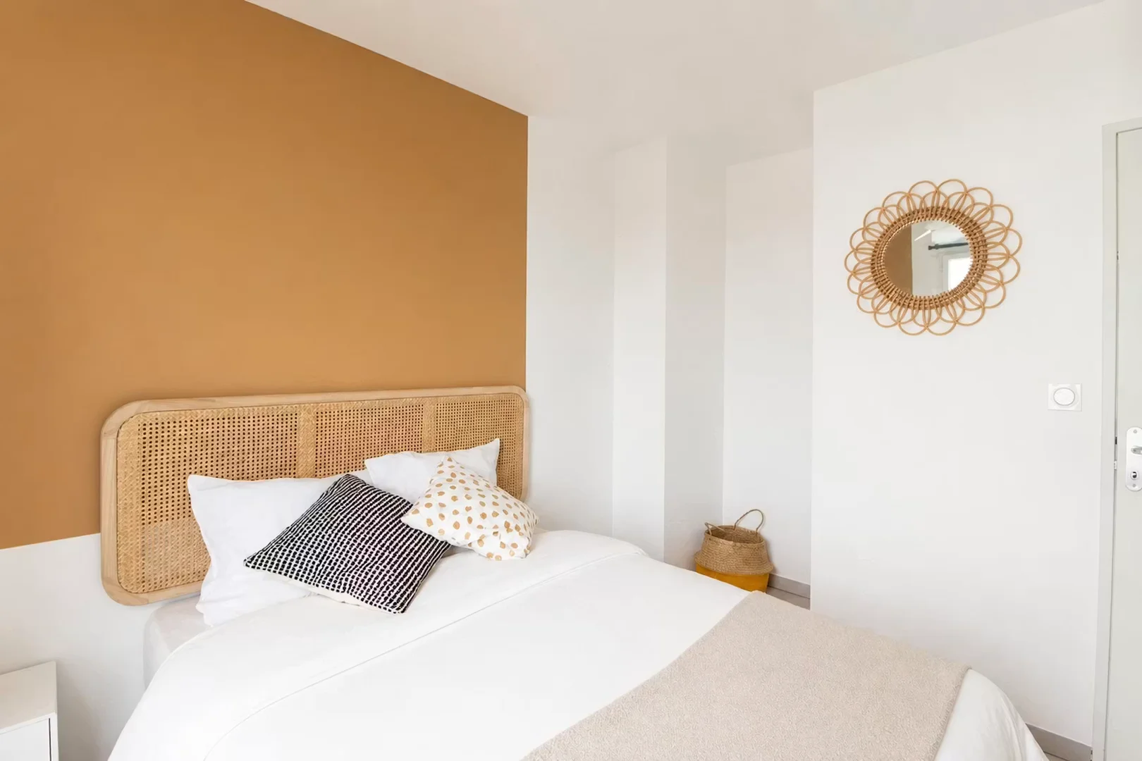 Economical student room with convenient location in 