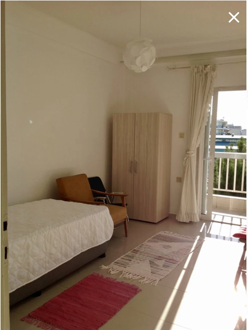 Zimmer mit Doppelbett zu vermieten Thessaloniki
